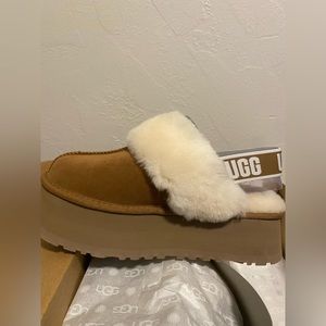 Ugg Funkette Platform slipper women’s 9 🎄🎁